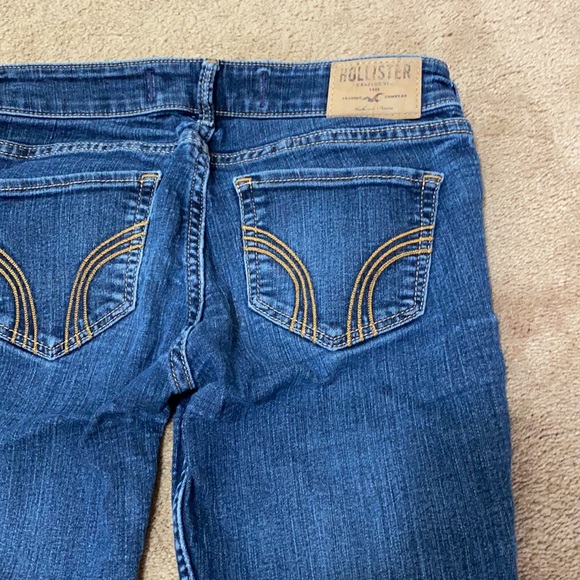 Hollister Relaxed Washed Skinny Denim Jeans - Picture 10 of 12
